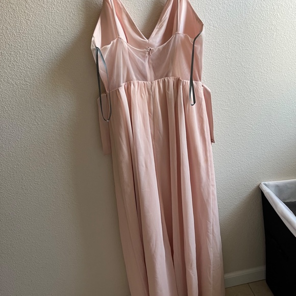 Davids Bridal Womens Vera Wang Bridesmaid dress - Blush in size 12 - Picture 3 of 4